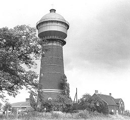 Wasserturm in Beckum (1910-75) mit einem Speichervolumen von 800 m³ in 35 m Höhe.